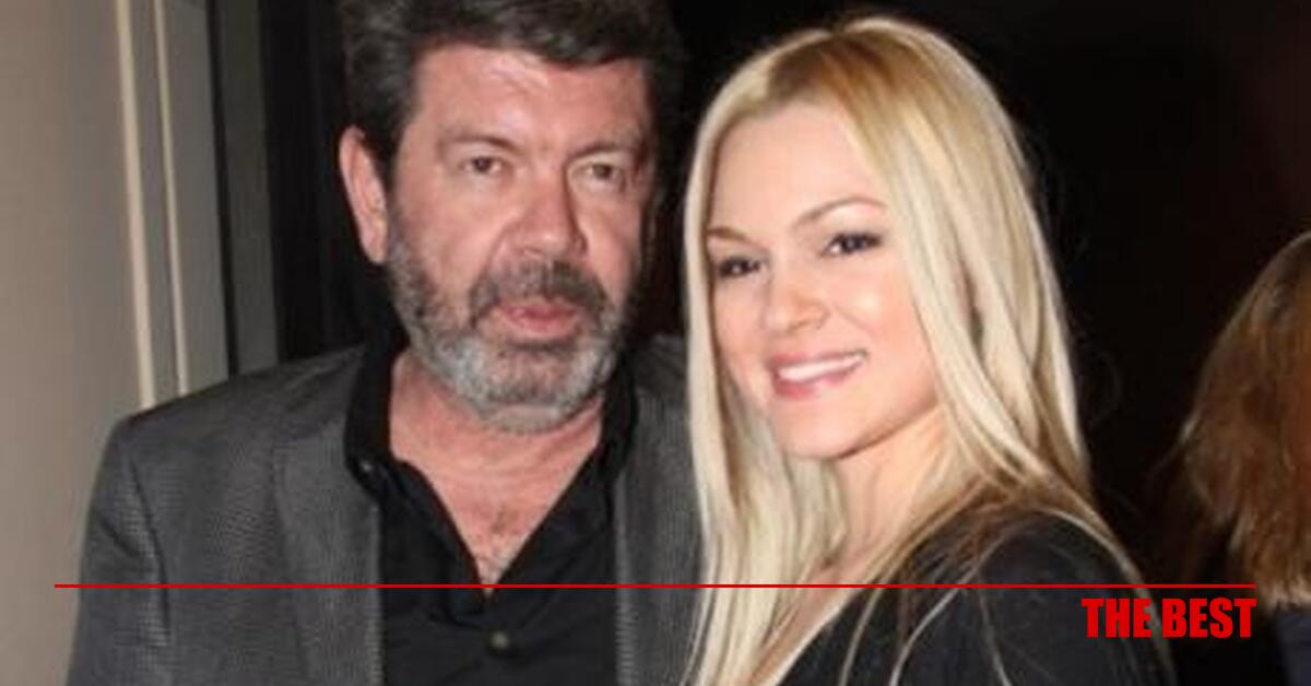 ραντεβού κορίτσι στο Ντουμπάιβγαίνω με τον προπονητή Όκλαντ.