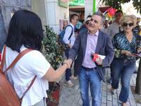 Ο Τσακαλώτος στην αγορά της Πάτρας- &quo...