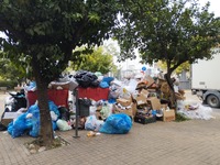 Πατρινοί μαζεύουν υπογραφές για τα σκουπ...