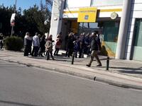 Στις τράπεζες οι πατρινοί- Ουρές έξω από...