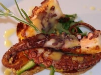 Συνταγή για ψητό χταπόδι με πατάτες, φασ...