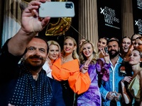 Όλα τα βλέμματα στη Δούκισσα Νομικού και...