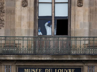 Λούβρο: Ποια είναι η ομάδα που έχει αναλ...