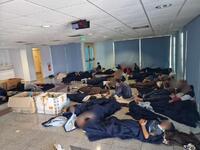 Πάτρα: Σε αίθουσα στο λιμάνι οι 53 μεταν...