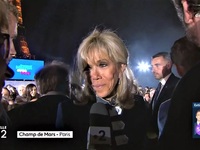  Συγκινημένη η Μπριζίτ Τρονιέ μετά τη νί...