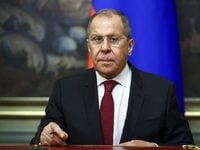 Λαβρόφ: Η Μόσχα αμφισβητεί τη νομιμότητα...