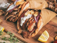 Σουβλάκι: Η ιστορία πίσω από το πιο διάσ...