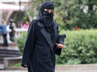 Τα δύο σενάρια για την απαγόρευση της μπούρκας