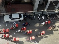 "Διανομή" οργής από τα deliver...