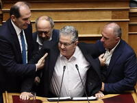 Λαχτάρα με τον Δημ. Κουτσούμπα στη Βουλή