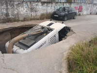 Ιωάννινα: Μεγάλη καθίζηση «κατάπιε» όχημ...