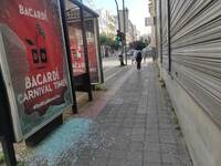 Πάτρα: Σμπαράλια η στάση του λεωφορείου ...