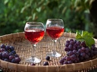 Πόσο υγιεινό είναι να πίνουμε κρασί καθημερινά; 