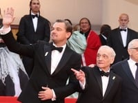 Ο Λεονάρντο Ντι Κάπριο υποκλίνεται στον ...