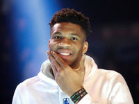 Γιάννης Αντετοκούνμπο: «Θα γύριζα στα Σε...