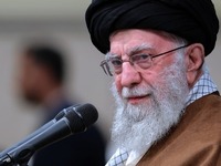 Ποιος ήταν ο Αγιατολάχ Αλί Χαμενεΐ, ο αρ...