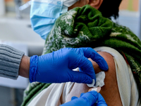 Κορωνοϊός: Έρχονται εμβολιασμοί και στα ...