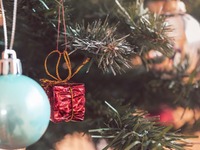 Οι Πατρινοί άρχισαν να στολίζουν- Ποια δ...