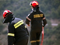 Υπό μερικό έλεγχο η φωτιά στη Ραφήνα - Κ...