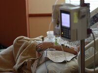 Κορωνοϊός: Διασωληνώθηκε 27χρονη γιατρός...