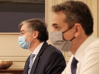 ΚΟΡΩΝΟΪΟΣ: Η πρώτη συνάντηση Μητσοτάκη μ...