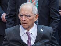 Σόιμπλε για ενεργειακή κρίση: Φορέστε δύ...