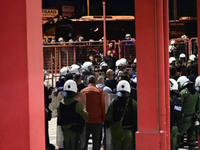 Ρέντης: Στο μικροσκόπιο τα ρούχα που έκα...