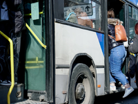 Κορωνοϊός: Τέλος οι μάσκες στα ΜΜΜ από σ...