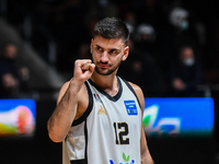 Αποθεώνουν τον πατρινό Νίκο Δίπλαρο οι Χ...