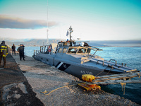 Φωτιά σε πλοίο-  Κέρκυρα: Άνθρωποι από τ...