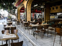 Πάτρα: Εστιάτορες και έμποροι με κεριά σ...