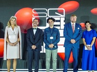 Οι Πατρινοί που βρέθηκαν δίπλα στο βασιλ...