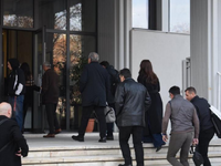 Δίκη για Τέμπη: Οργή συγγενών που πήγαν ...