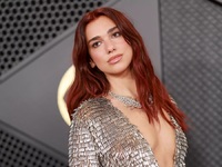 Grammys Red Carpet: Ελαμψαν Τέιλορ Σουίφ...