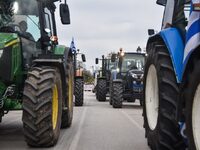 Σκληρή γραμμή από τους αγρότες: Μπλόκα κ...