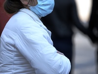 Κορωνοϊός: Οι Ιταλοί τραγουδάνε στα μπαλ...