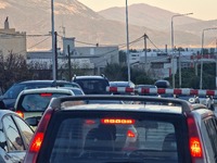 Βλάβη ή φάρσα οι κατεβασμένες μπάρες και...