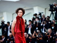 Τιμοτέ Σαλαμέ: Με κόκκινο εξώπλατο και κ...