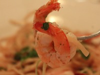 Συνταγή για παπαρδέλες με γαρίδες γκουαν...