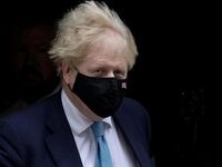 Μπόρις Τζόνσον: Η φωτογραφία με μπίρες σ...