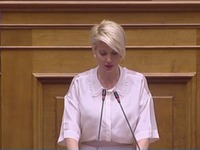 Ανέβηκε στο βήμα της Βουλής και συλλάβισ...
