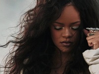 Η Ριάνα τραγουδάει το «Lift Me Up» για τ...