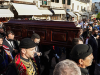 Το «αντίο» των βρακοφόρων στον Μίκη Θεοδ...