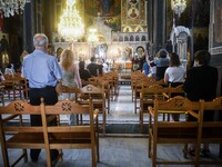 Κορωνοϊός: Τι θα γίνει με εκκλησίες, bea...