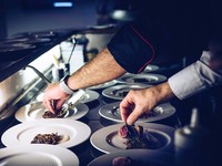 Σεφ στην Κέρκυρα έριχνε καυτό λάδι σε μα...