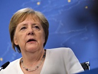 H Άνγκελα Μέρκελ τρέμει ξανά! ΒΙΝΤΕΟ