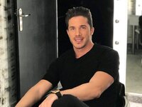 Ξαφνικό τέλος για τις εμφανίσεις του Νίκ...