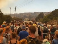 Φωτιά στη Ρόδο: Συγκλονιστικό βίντεο από...