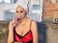 Βίκυ Κουλιανού: Φωτογραφίζεται με κόκκιν...