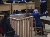 Δίκη Χρυσής Αυγής: Ο Μπαρμπαρούσης πήγε ...